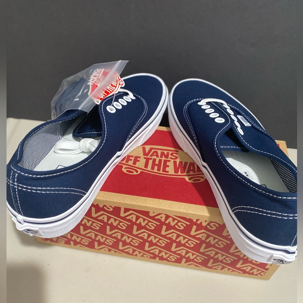 ***VANS AUTHENTIC*** Dress Blue True White Skate Shoe. Size: 8.5 Men/10 Women. - Picture 9 of 11